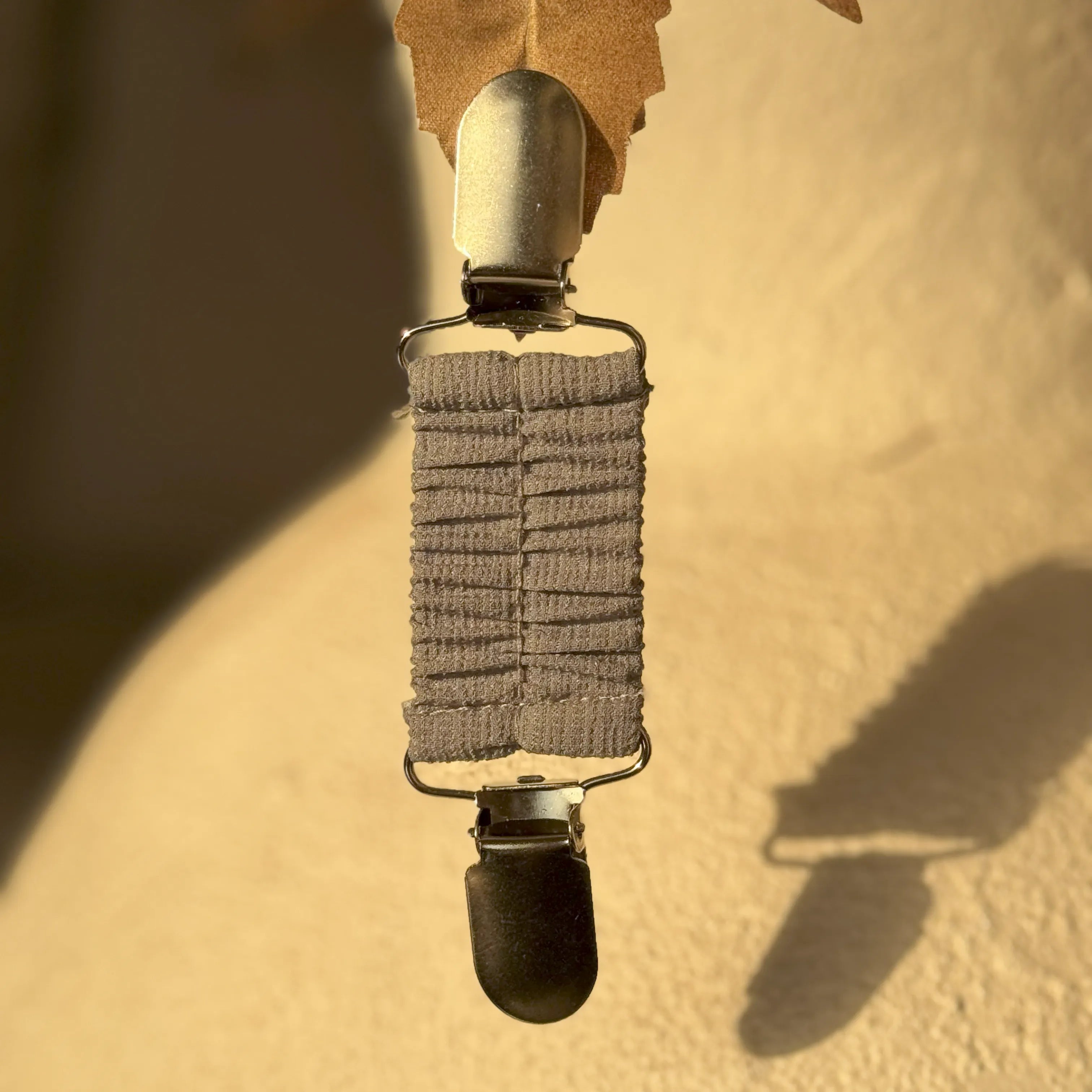 Stretchable Cardigan Cinch Clips (Grey)