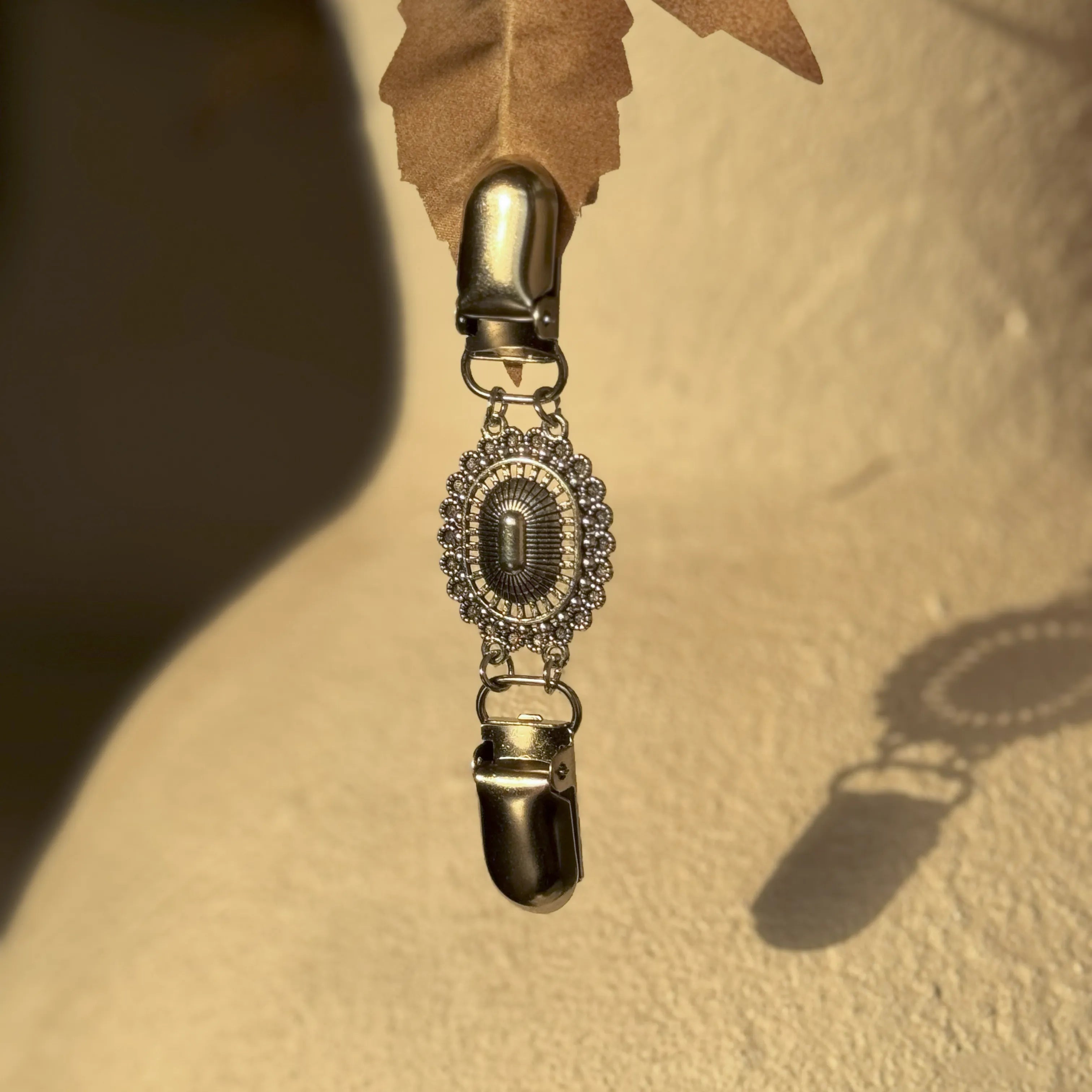 Cardigan Sweater Vintage Cinch Clips (Silver)