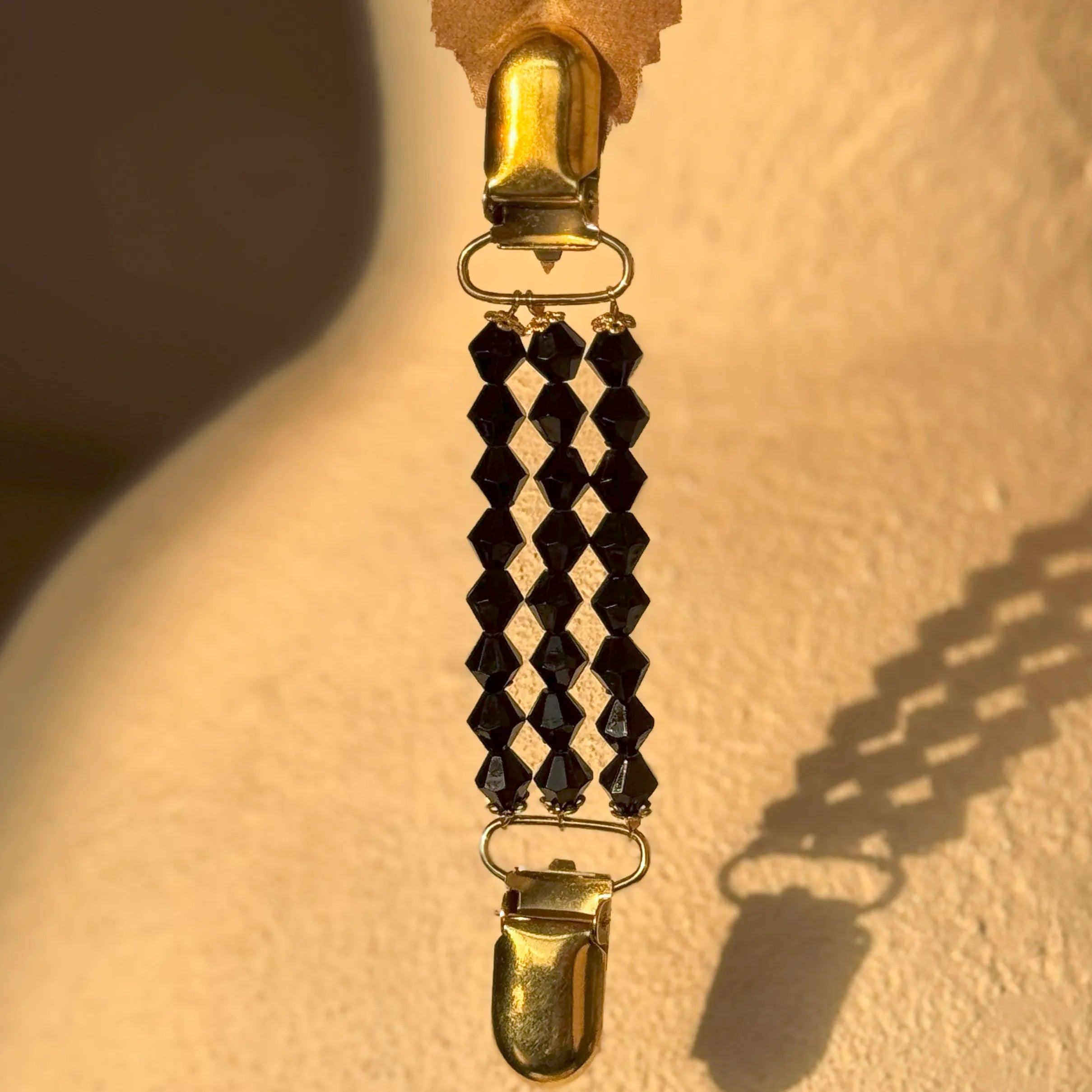 Black Pearl Beaded Cinch Clips (Gold)
