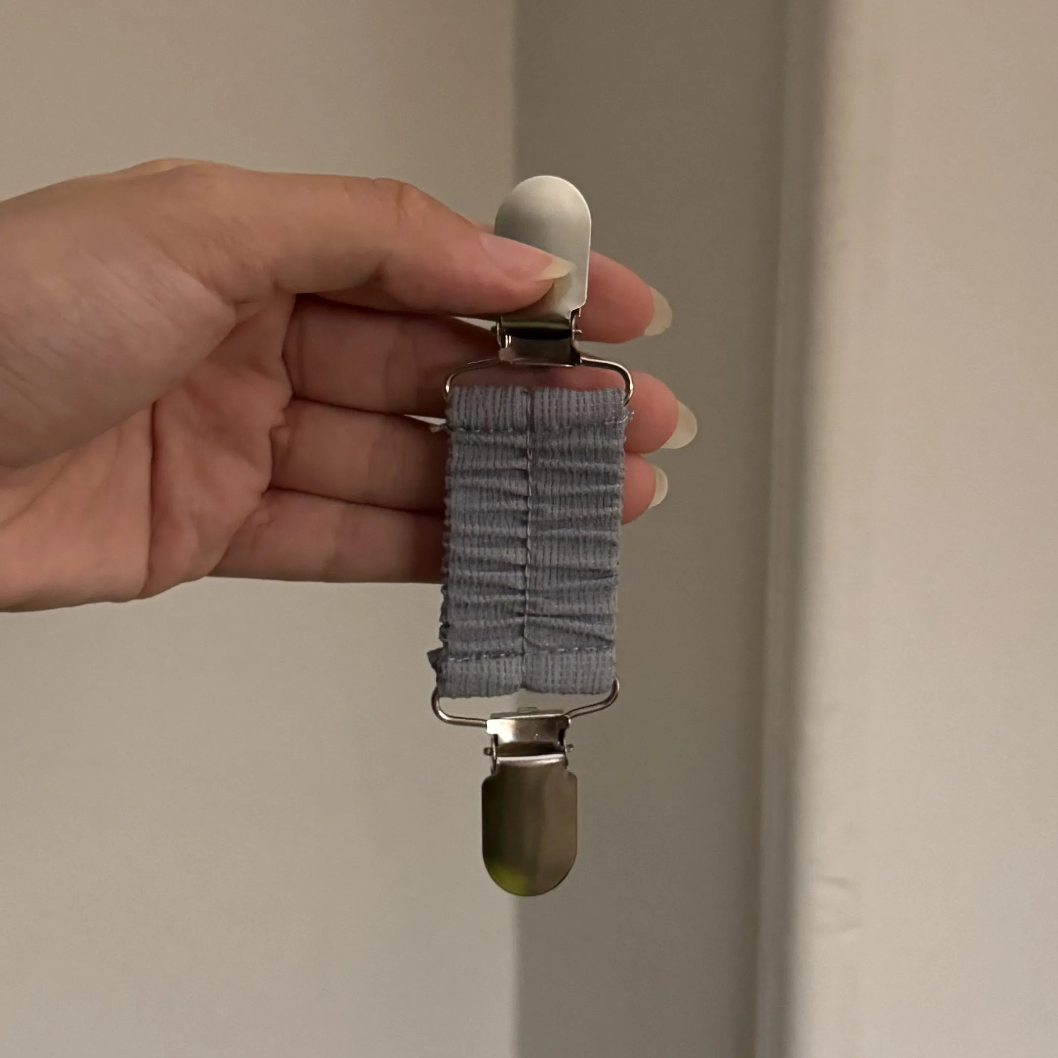 Stretchable Cardigan Cinch Clips (Grey)