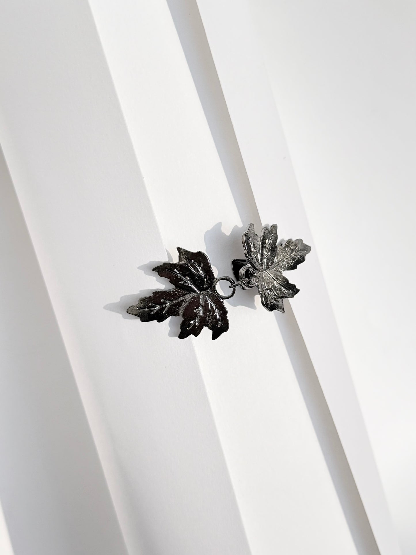 Maple Leaf Shawl Brooch - Black