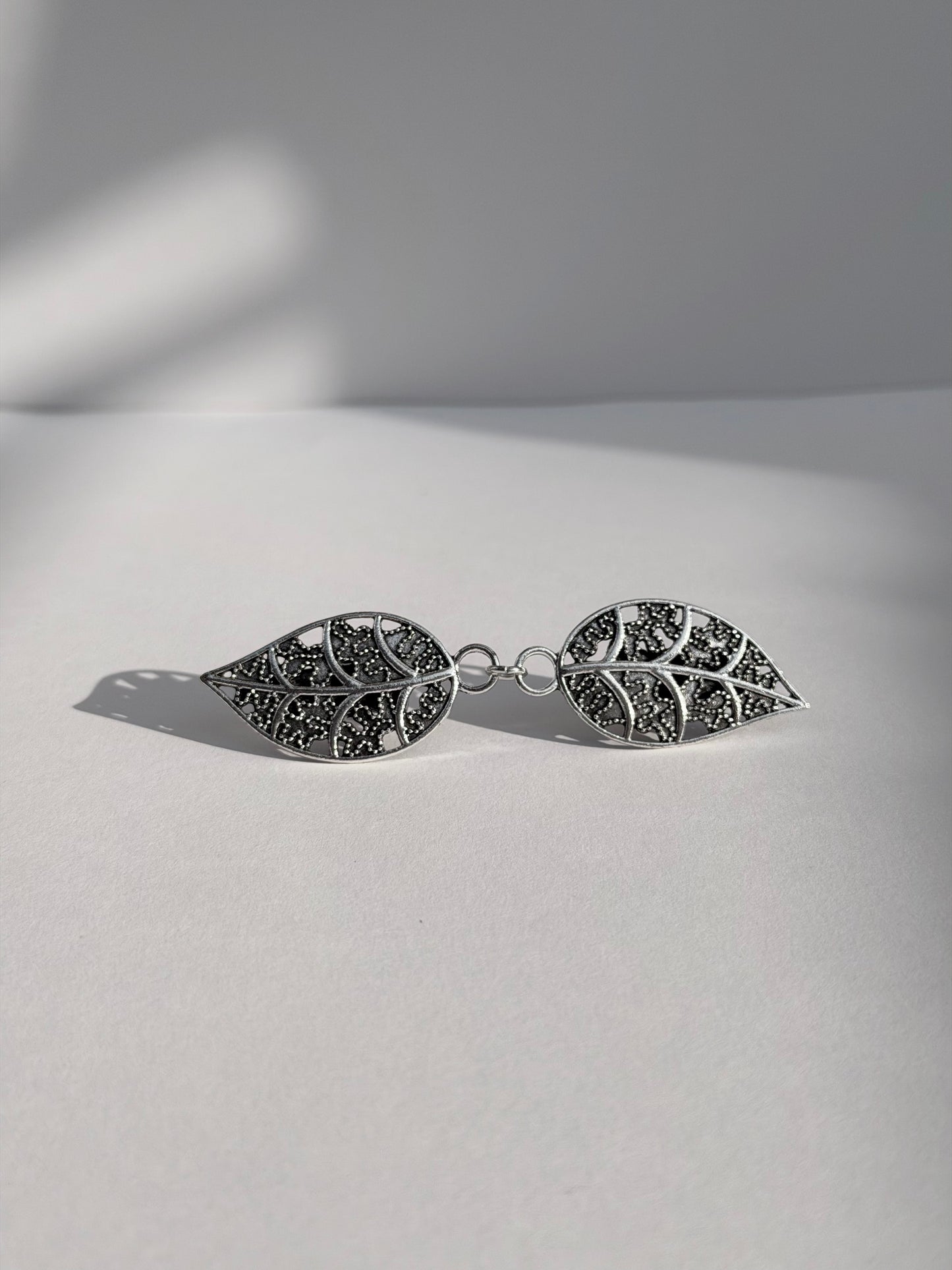 Filigree Leaf Cardigan Clip & Shawl Brooch - Silver