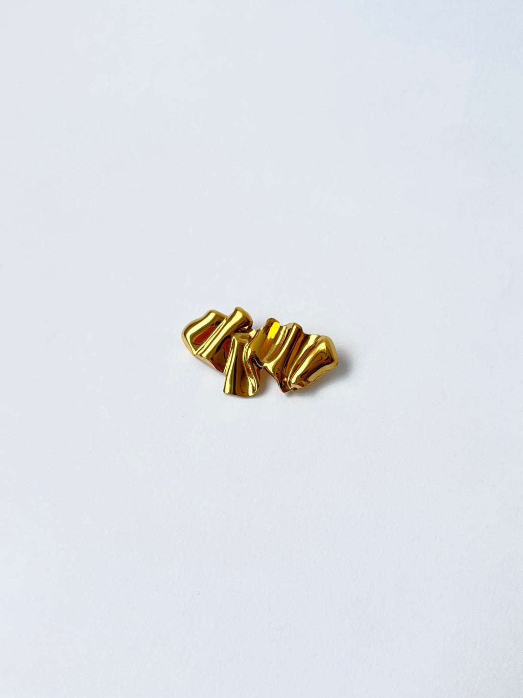 The Mokanda Golden Ribbon Brooch