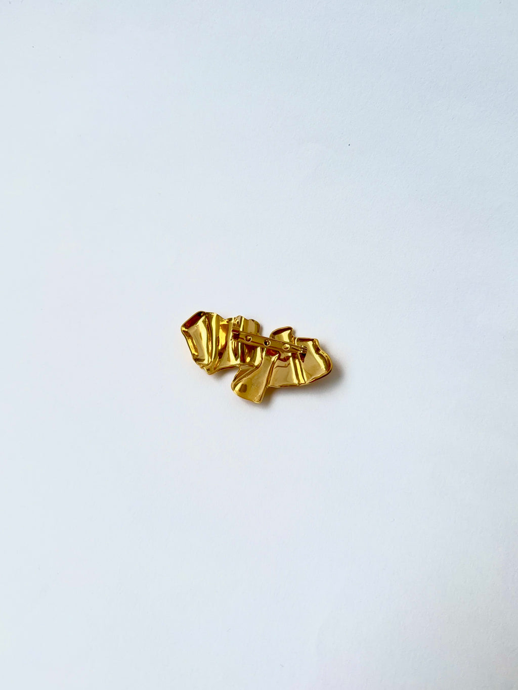 The Mokanda Golden Ribbon Brooch