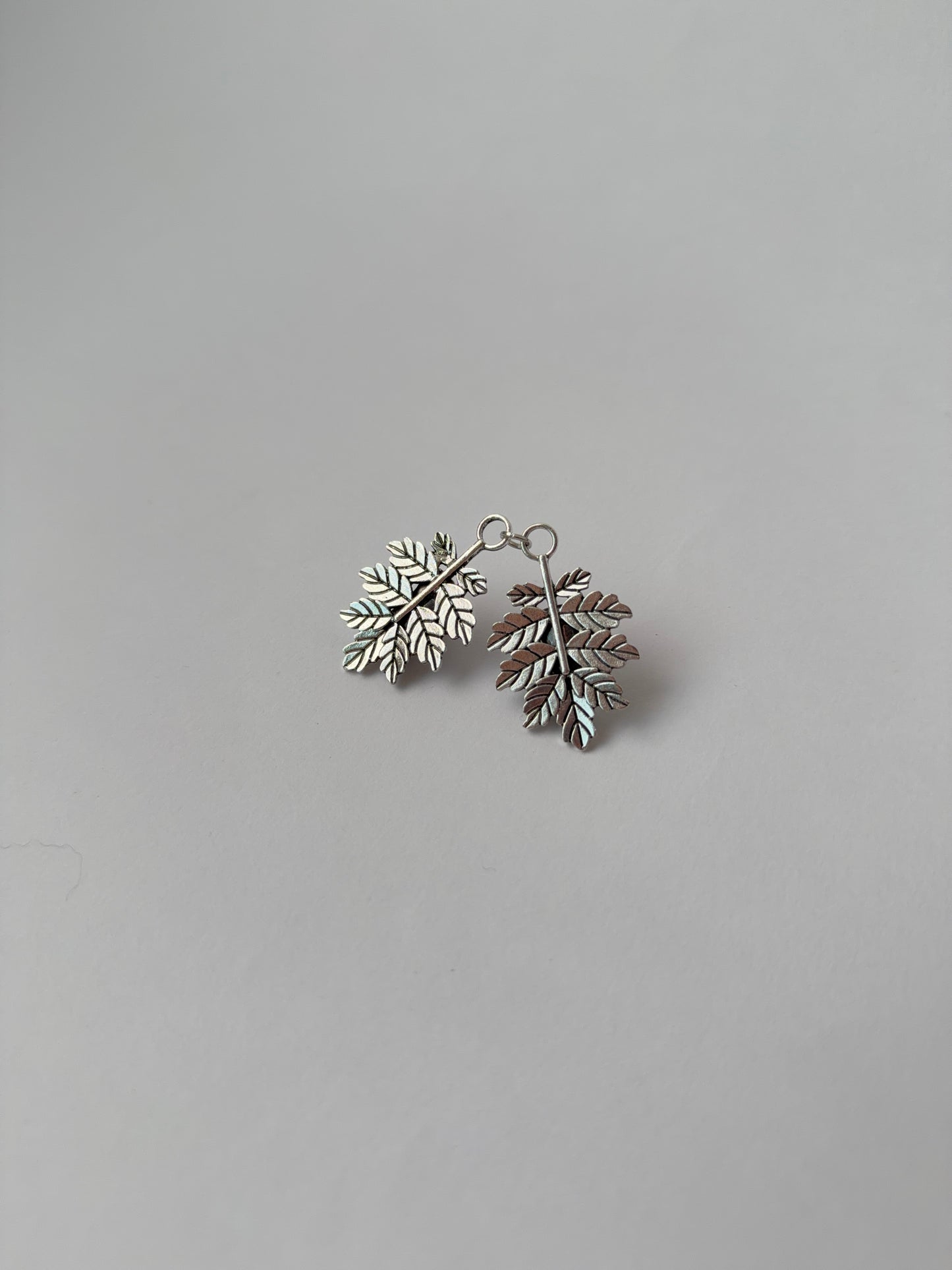 Twin Oak Leaf Chain Shawl Brooch - Silver