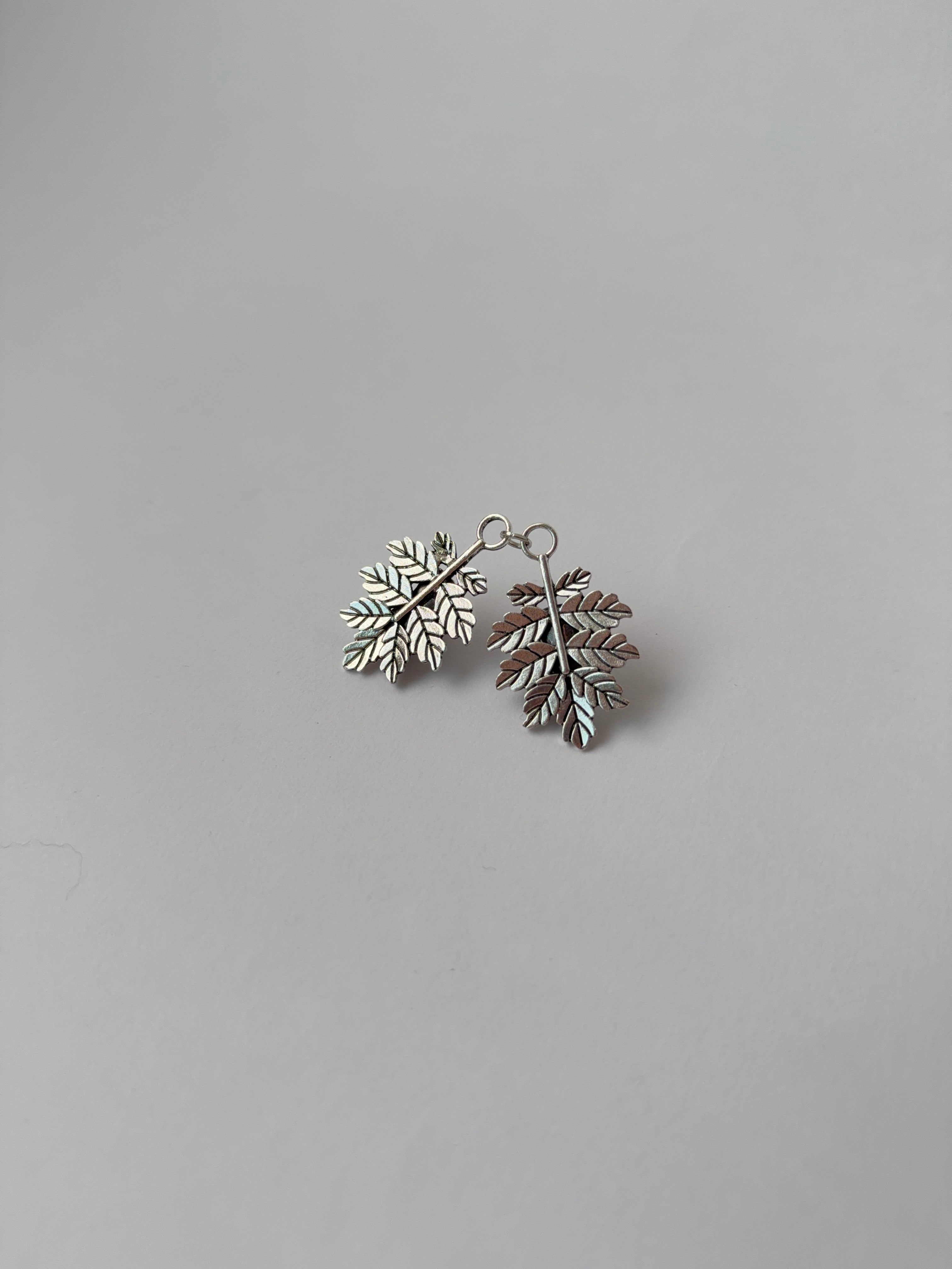 Twin Oak Leaf Chain Shawl Brooch - Silver