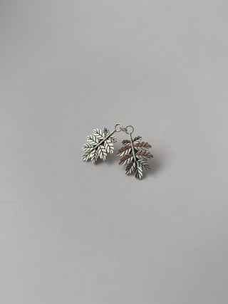 Twin Oak Leaf Chain Shawl Brooch - Silver