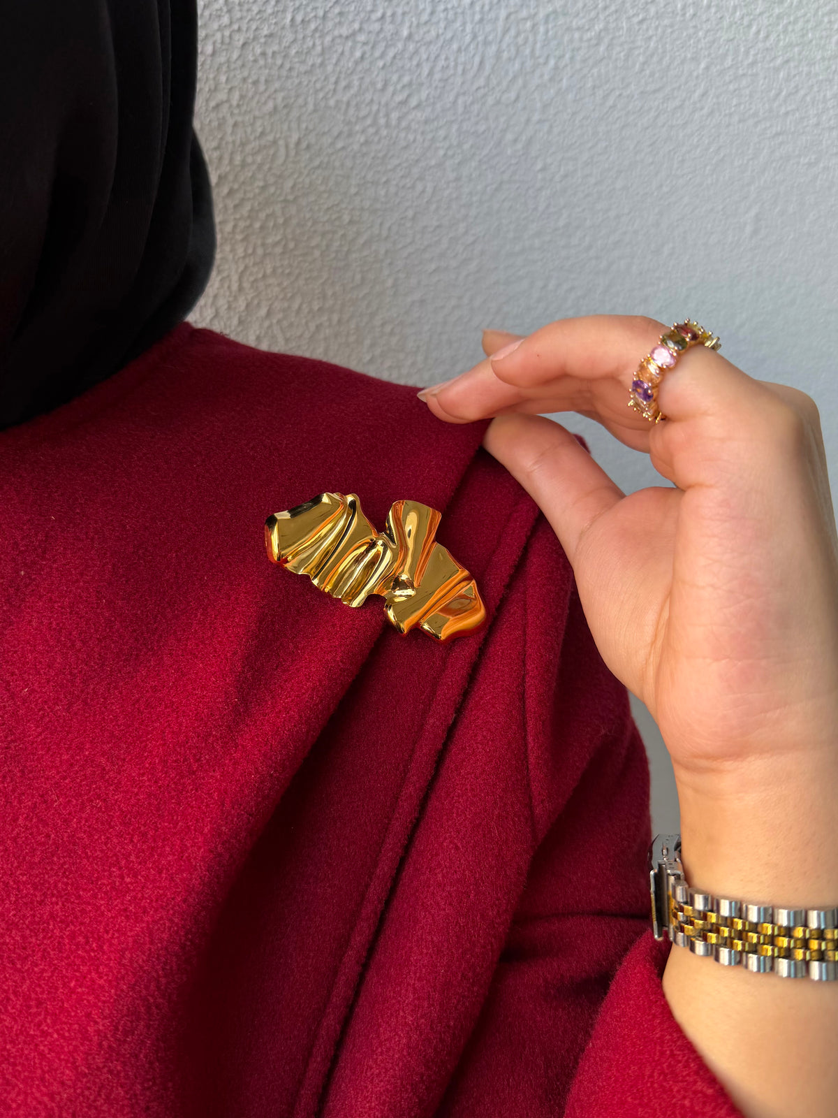 The Mokanda Golden Ribbon Brooch