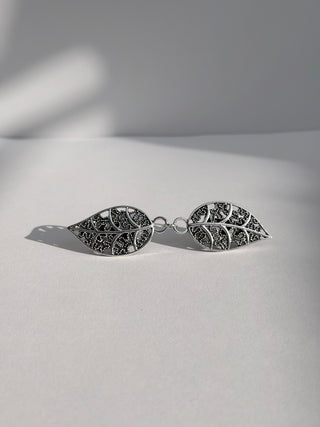 Filigree Leaf Cardigan Clip & Shawl Brooch - Silver