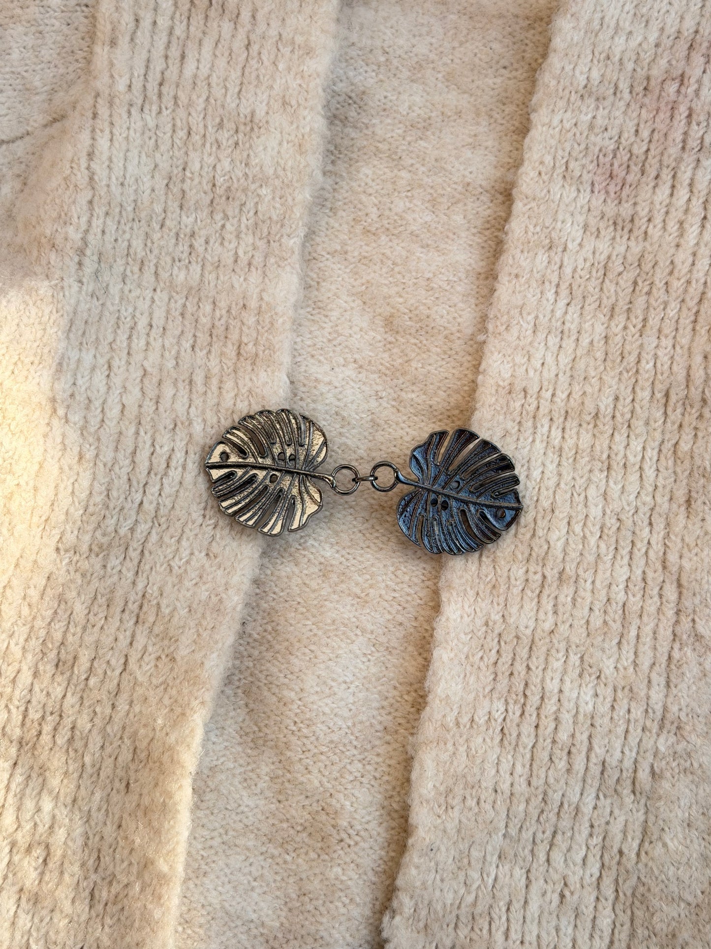 Tropical Canopy Shawl Brooch - Black