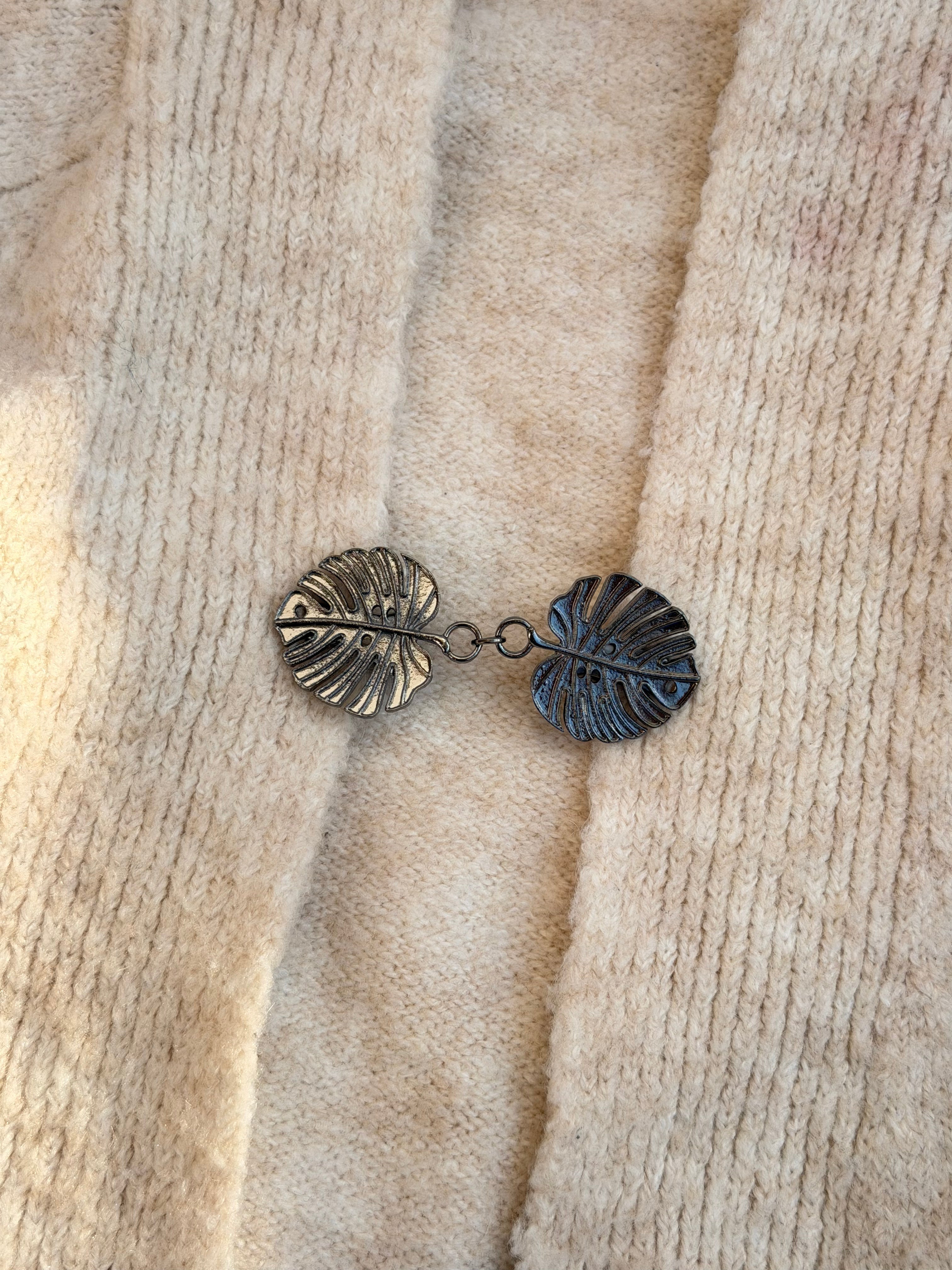 Tropical Canopy Shawl Brooch - Black