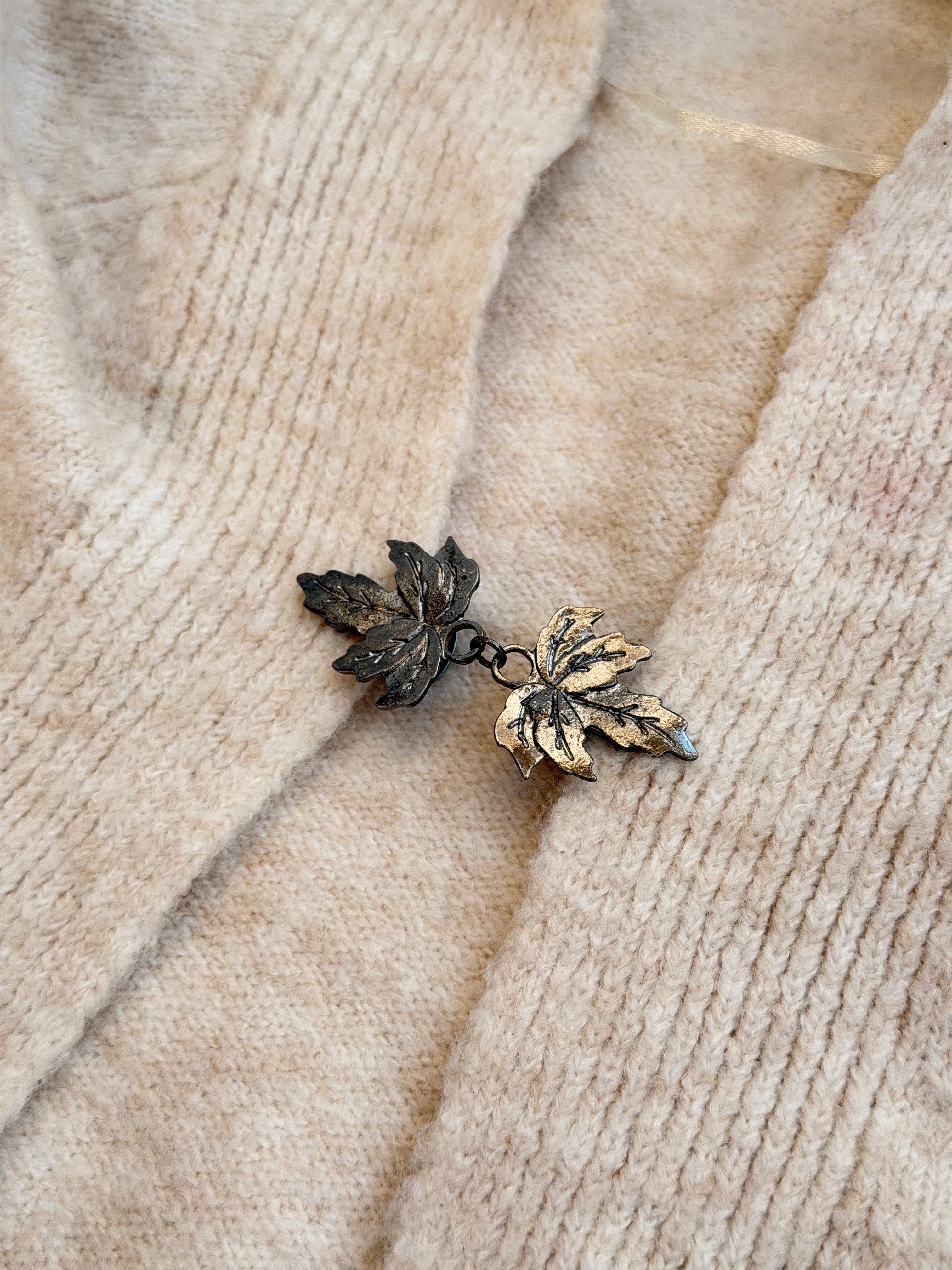Maple Leaf Shawl Brooch - Black