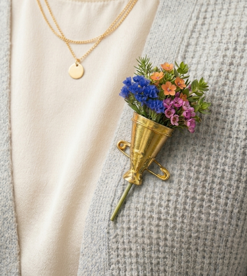 Vintage-Style Gold Lapel Vase Pin (Boutonniere Holder)