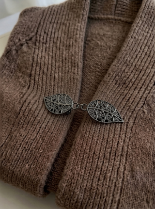 Filigree Leaf Cardigan Clip & Shawl Brooch - Black